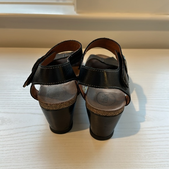 Taos Shoes - Picture 2 of 5